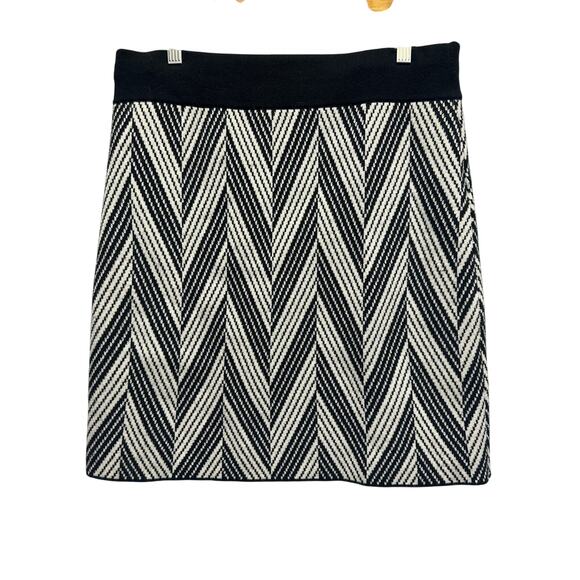 Ann Taylor Black White Chevron Knit Skirt Medium Herringbone Preppy Minimalist - Picture 5 of 6